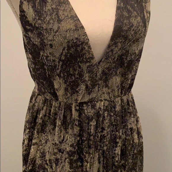 Gorgeous gold and black maxi dress with sexy back - Picture 2 of 8